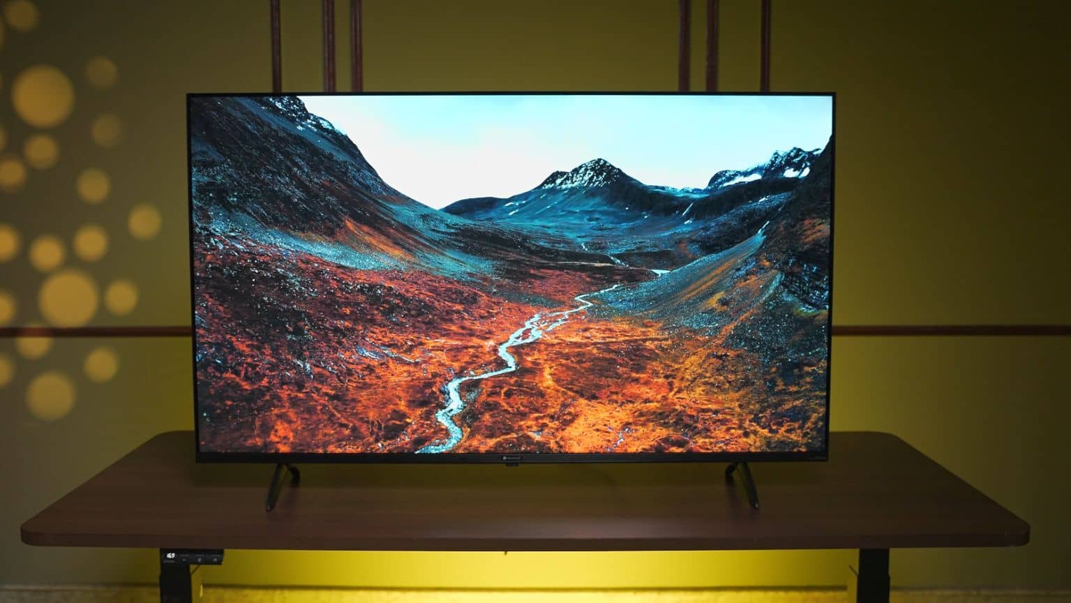 Looks-Realme Techlife Cinesonic qled TV